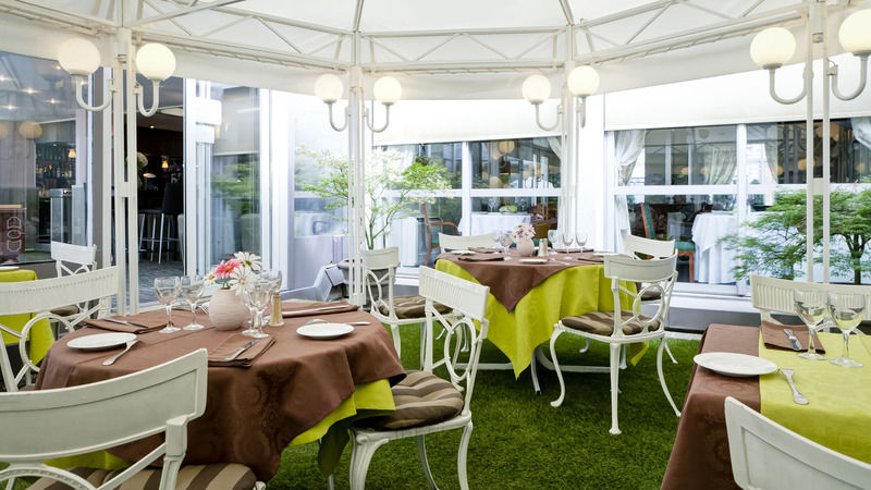 Hotel Chromatics & Restaurant Hill Club Лион Екстериор снимка